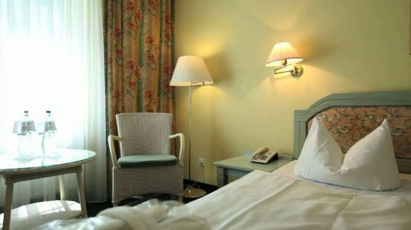 Landhotel Potsdam Esterno foto